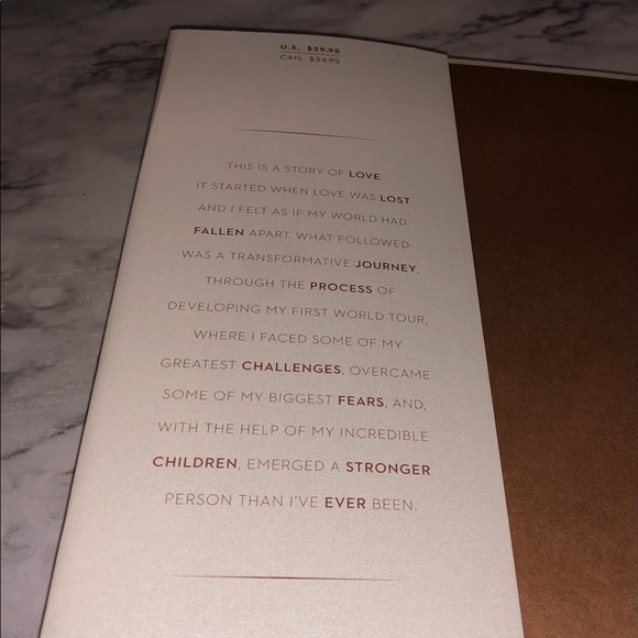 True Love - Jennifer López Book coffee book - Picture 2 of 2